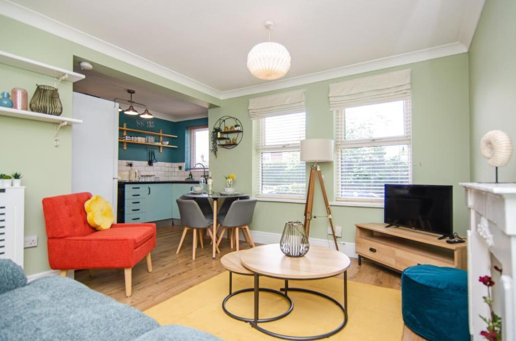 Cosy Lichfield Apartment Екстериор снимка