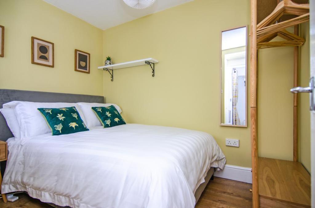 Cosy Lichfield Apartment Екстериор снимка