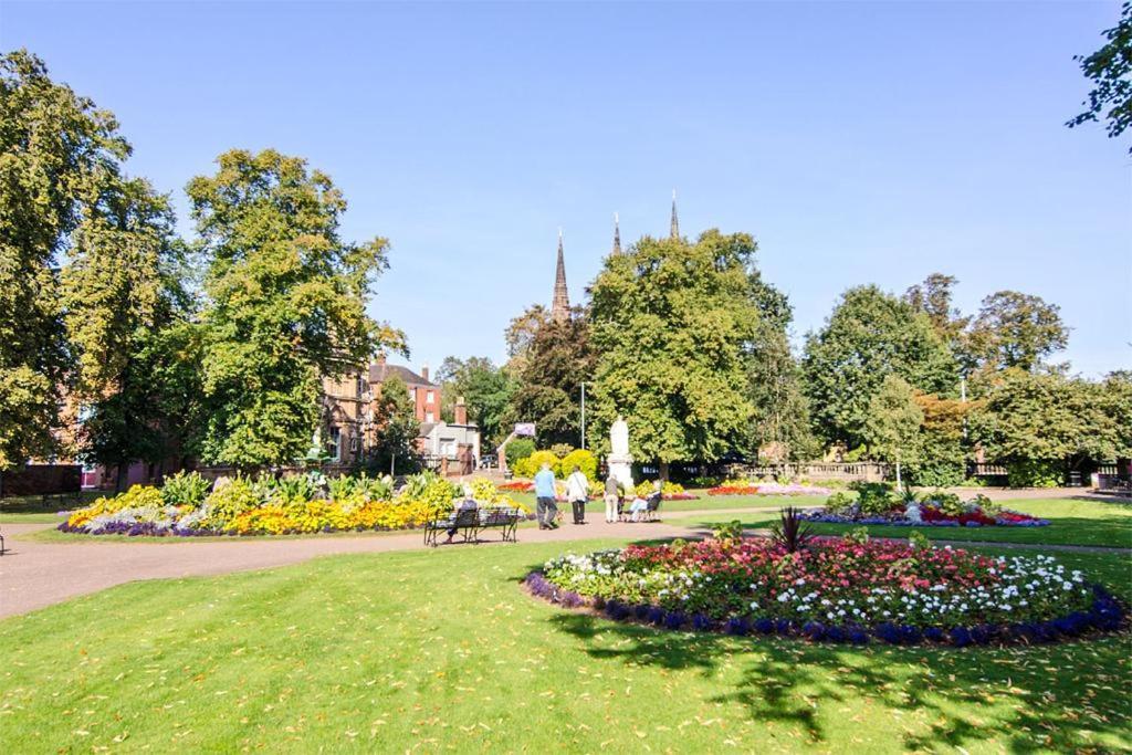 Cosy Lichfield Apartment Екстериор снимка