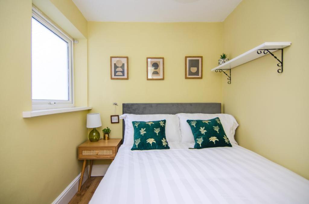 Cosy Lichfield Apartment Екстериор снимка