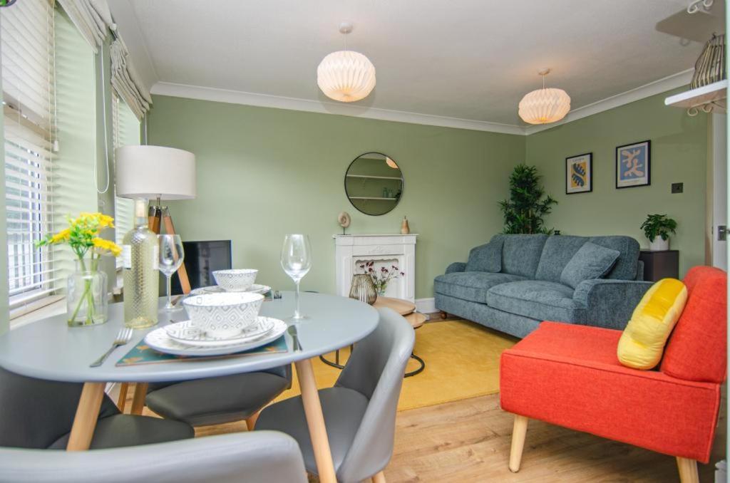 Cosy Lichfield Apartment Екстериор снимка